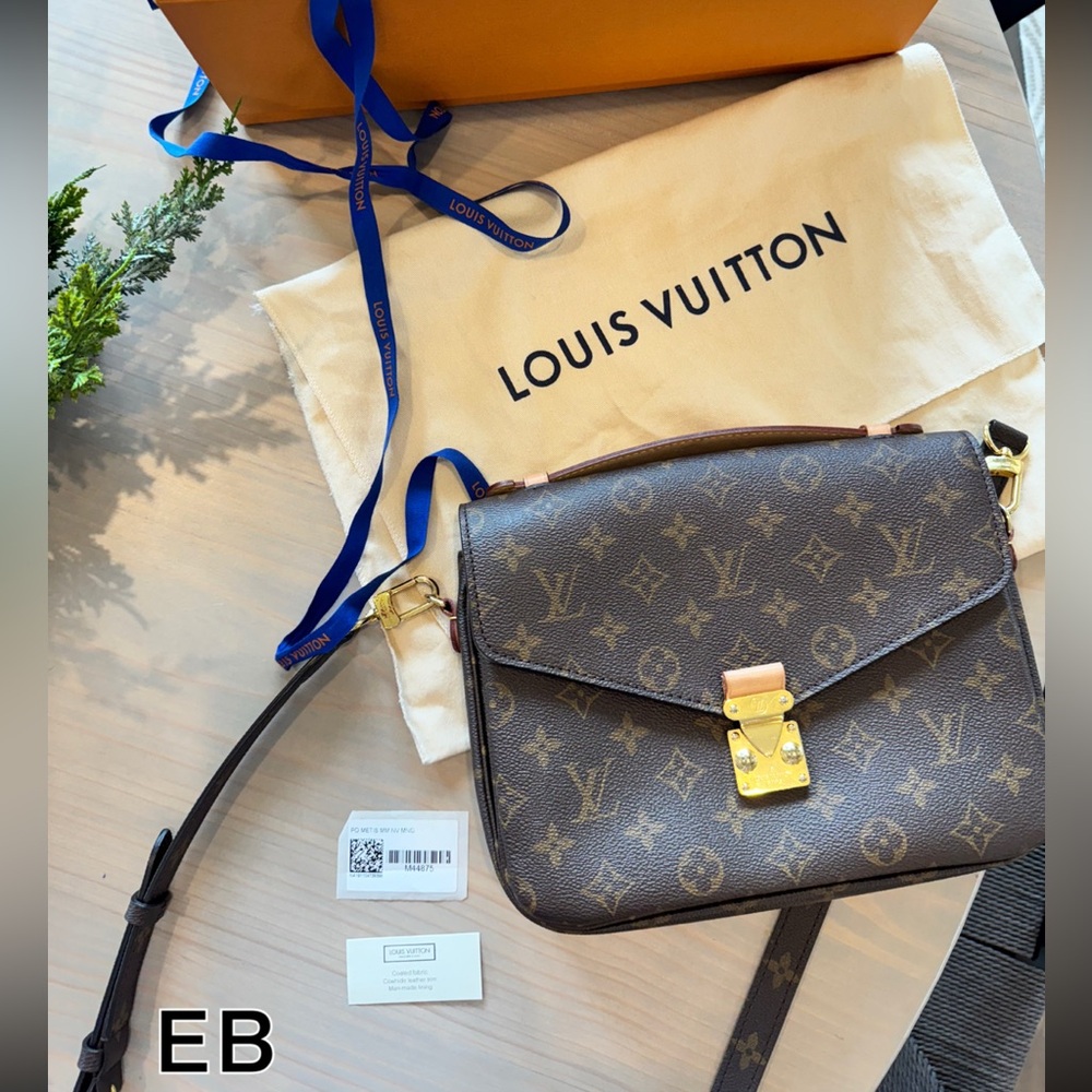 Great Condition Louis Vuitton Pochette Métis Monogram Bag